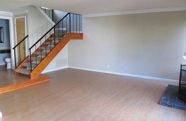1919 Skyknoll Way Gallery 3