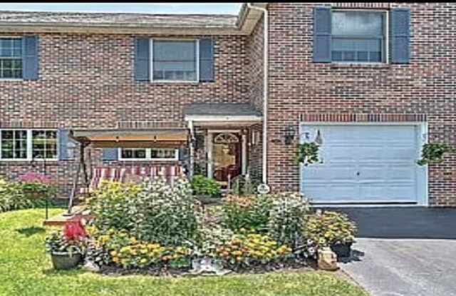 690 Thompson Dr photos photos
