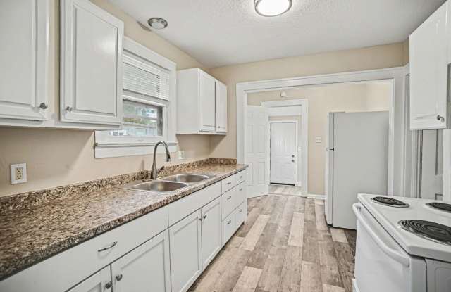 Move in special!! $250 off first full month rent or a 55 inch TV!! photos photos