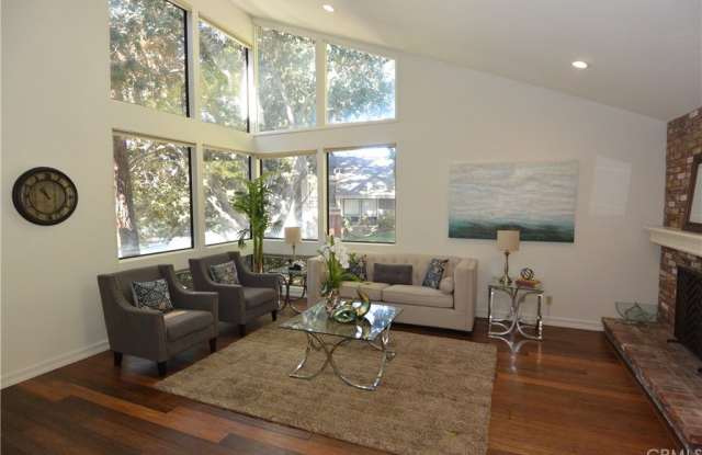 137 S Stonebrook Drive Gallery 3