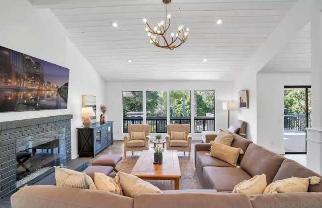 3550 Laketree Dr Gallery 2