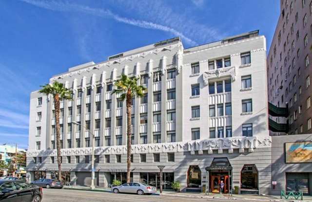 Charming 1 Bed in Historic Lafayette Building – Prime Downtown Long Beach! photos photos
