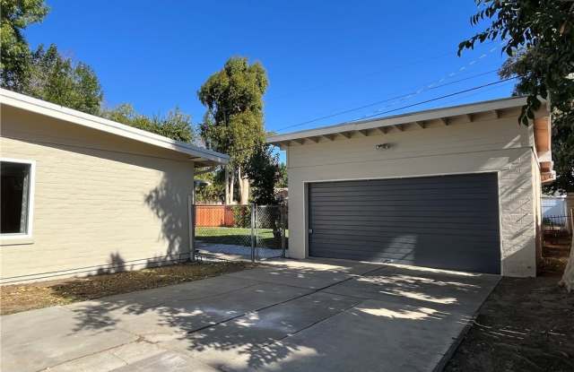 5754 Fallbrook Avenue Gallery 2