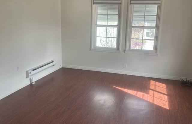 2425 White Ave Gallery 2