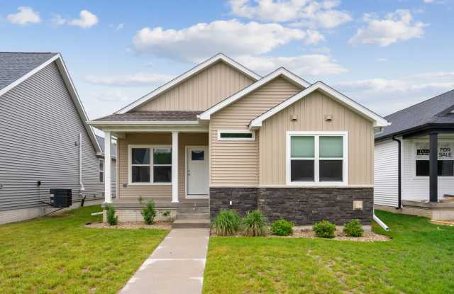 116 Axlewood Dr - 116 Axlewood Drive, Waterloo, IA 50701