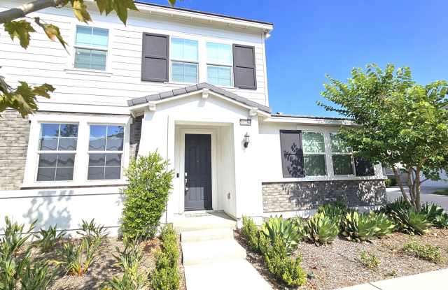 16736 STAGS LEAP LANE FONTANA 92336 (4 BED / 3 BATH) Gallery 1