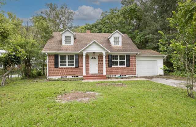 535 N ADELLE AVENUE - 535 North Adelle Avenue, DeLand, FL 32720