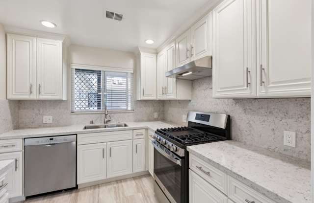 2 Bedroom in Downtown with Central A/C and full size in unit washer/dryer photos photos