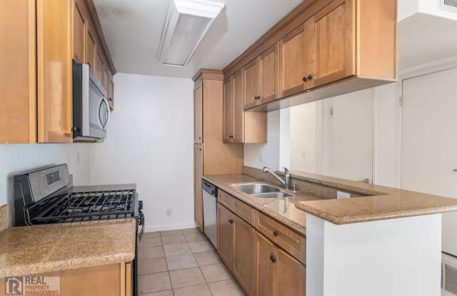 Bright and Spacious 2-Bedroom, 2-Bathroom Unit Gallery 4