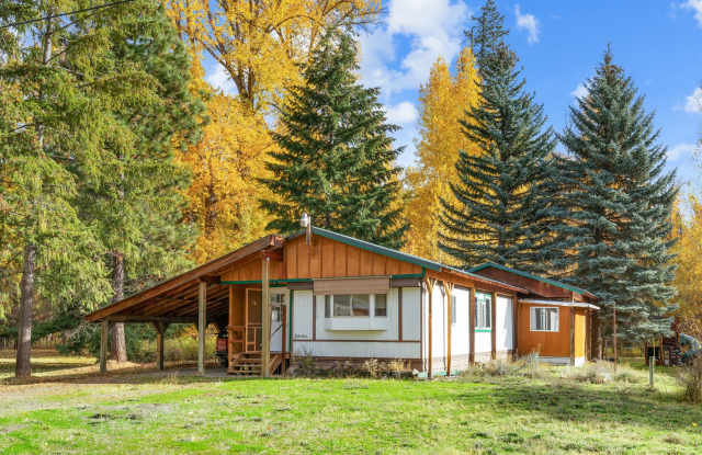 Spacious 2-Bed, 1-Bath Rental with Bonus Room  Large Lot photos photos