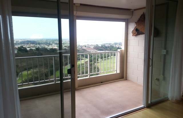 ** COLONNADE ON THE GREENS ** photos photos