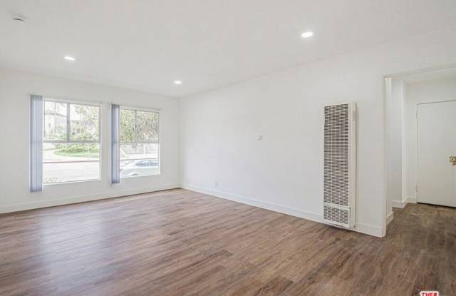 3370 W 83rd St photos photos