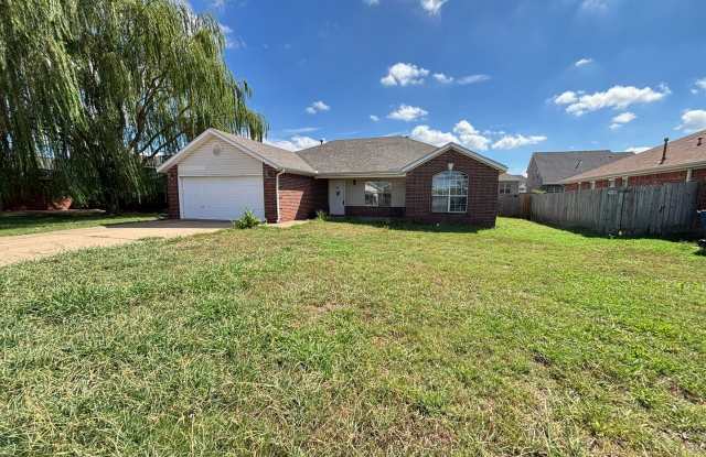 Getting Ready For You! Beautiful Bentonville Home with Spacious Backyard & 2-Car Garage Gallery 4