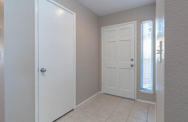 Valencia Plaza Townhomes Gallery 1