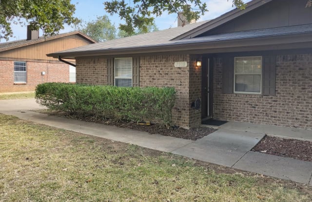 7018 Lincoln - 7018 Lincoln Dr, North Richland Hills, TX 76182