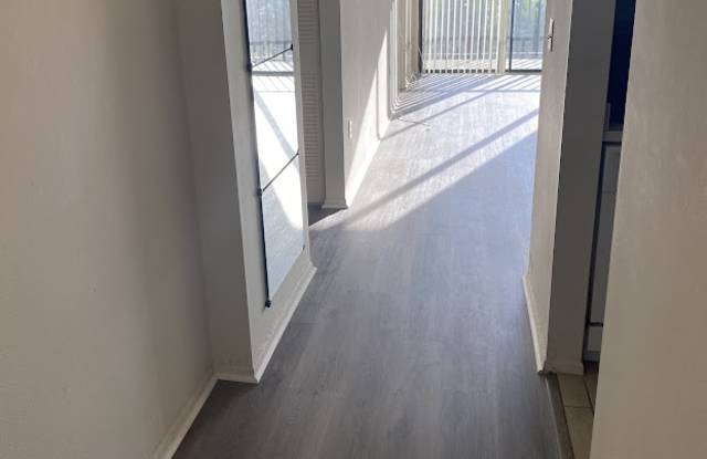 800 Cove Cay Dr Unit 5D Gallery 3