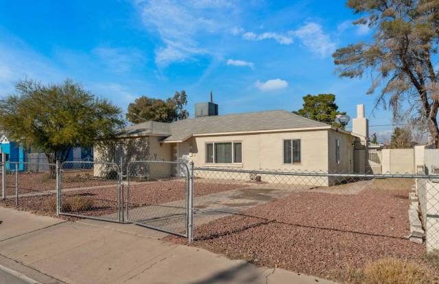 Charming 3-Bedroom Home with Pool! photos photos