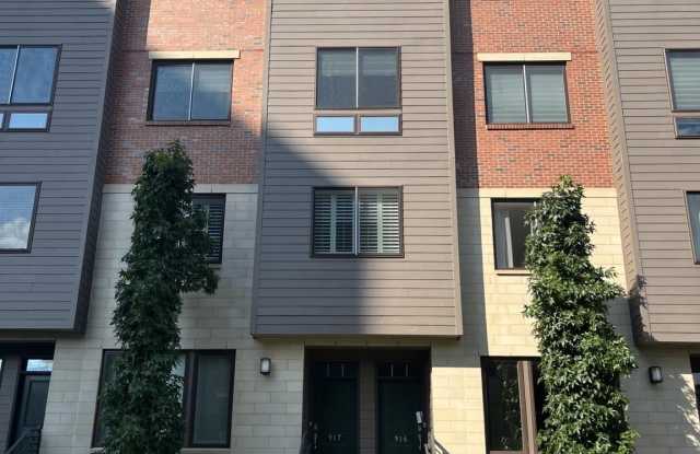916 LAKEVIEW Court photos photos