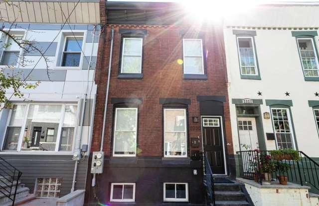 2200 Reed Street - 2 photos photos