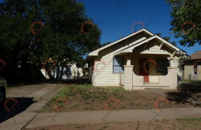 Spacious 2 bedroom 1 bath with large garage. photos photos