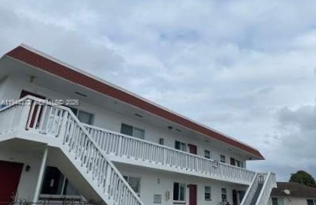 7011 Pembroke Rd photos photos