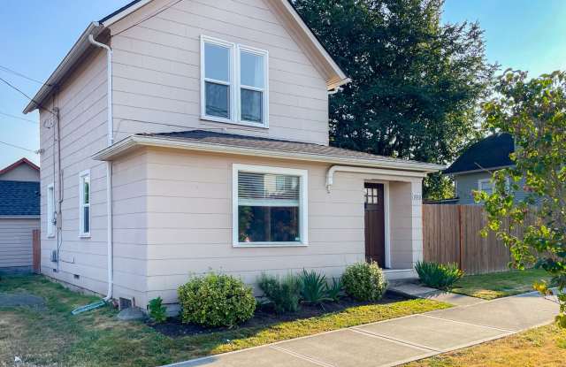 Cute Downtown 2 Bedroom House with Garage & Fenced Yard - Dogs Welcome photos photos Cute Downtown 2 Bedroom House with Garage & Fenced Yard - Dogs Welcome photos photos