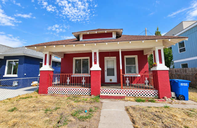 Charming 2-Bedroom SLC Home with In-Unit Laundry & Large Backyard Gallery 3