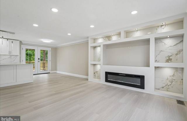 1315 DANBERRY Drive Gallery 4