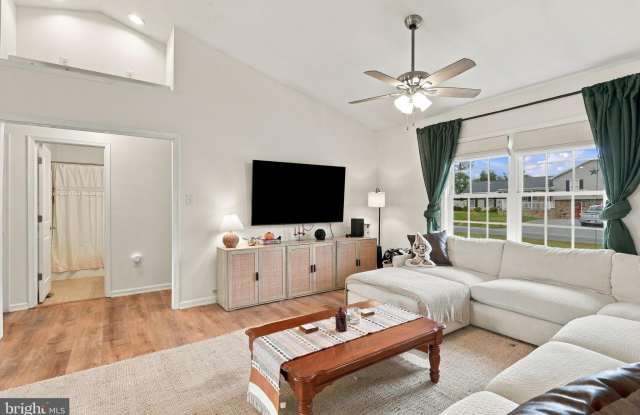 238 BASIN Drive Gallery 3