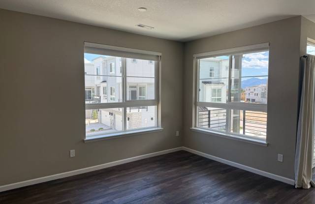 Charming 3BR Townhome in Colorado Springs photos photos