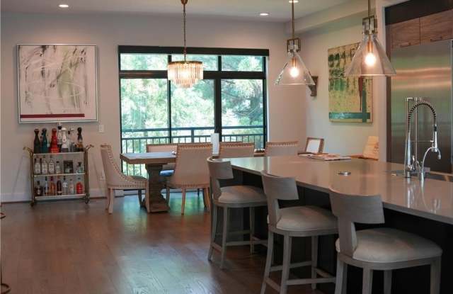 908 Lenox Boulevard NE Gallery 2