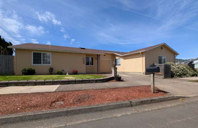 Great 2 bed/1 bath duplex with garage in Springfield! photos photos