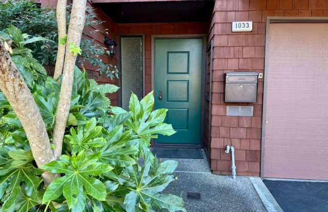 3bd Townhome in Park Setting Gallery 4