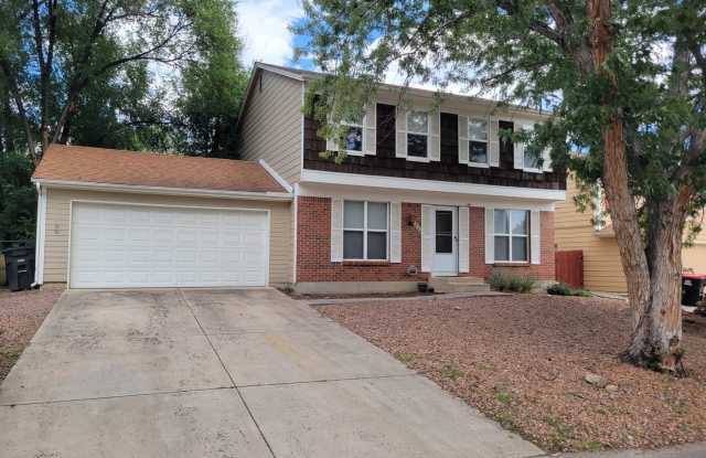 3-Bed 2.5-Bath with a Large Backyard - AVAILABLE NOW Gallery 1