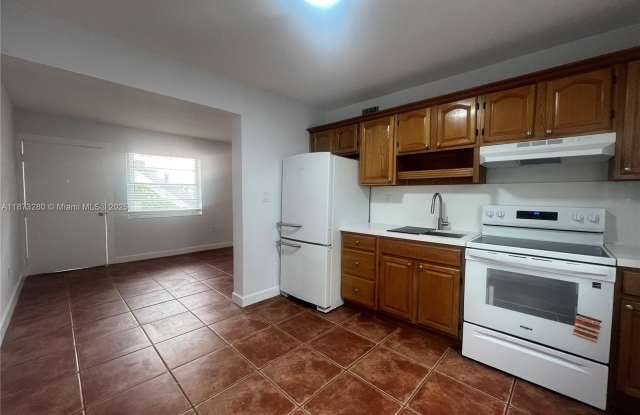 1651 SW 2nd St photos photos