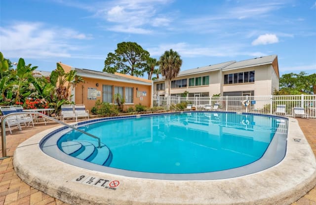 592 100TH AVENUE N - 592 100th Avenue North, St. Petersburg, FL 33702