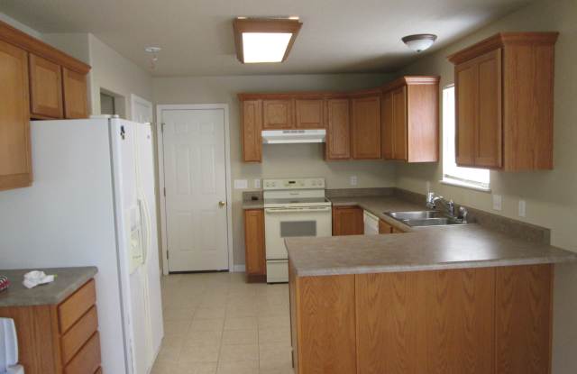 3 Bedroom 2 Bath home in Hollister, MO Gallery 3