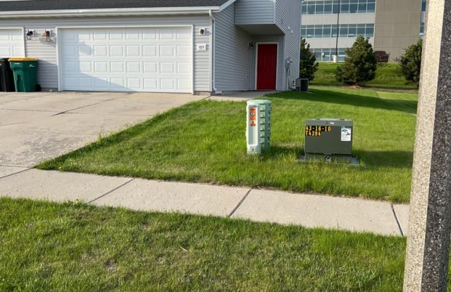919 Bremner Ave - 919 Bremner Avenue, Bismarck, ND 58503