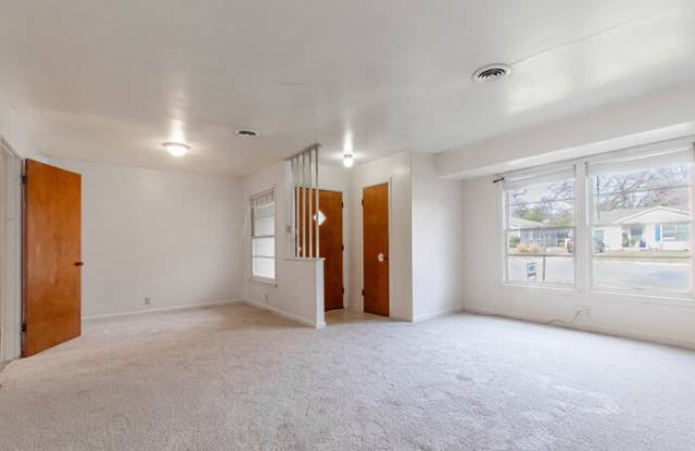 809 Crescent Street Gallery 2