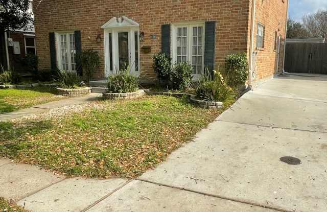 Spacious 4BD Home in Metairie, with Driveway and Fenced in Backyard photos photos