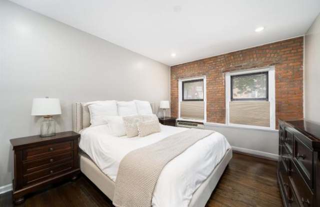 456 9th St # 458 Gallery 2
