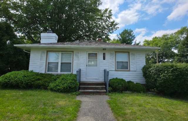 Single Family Home 3 beds 1 bath Available Now! - 5614 Cumberland Drive, Garfield Heights, OH 44125
