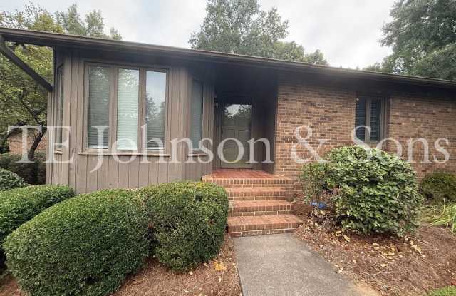 Charming 3 Bedroom Home Near Country Club – Fireplace, Deck, and Modern Comforts! photos photos