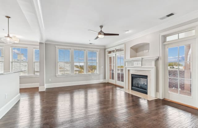 2100 Queens Gallery 4
