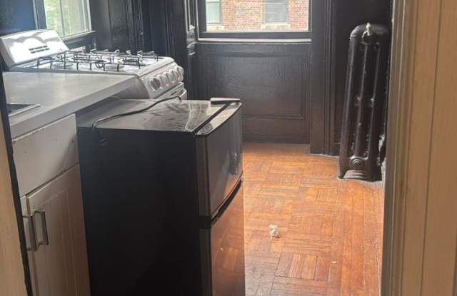985 LEXINGTON - 985 Lexington Avenue, New York City, NY 10021