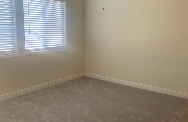 Central Paradise Location Brand Newer 3 bed 2 bath build in 2021 Gallery 3