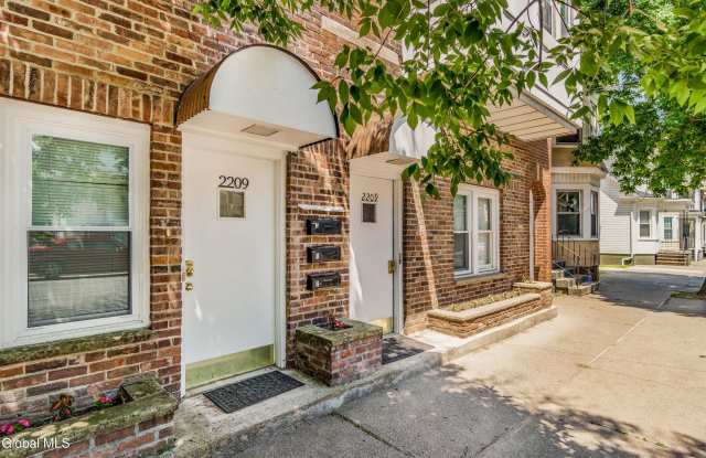 2209 15th Street unit: 3 photos photos