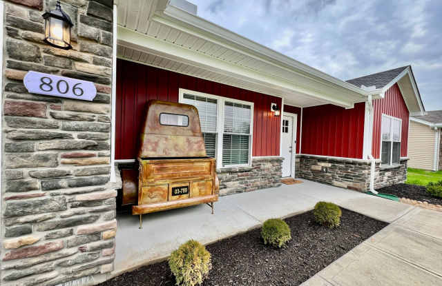 NEW Farmhouse Retreat Rustic decor and Cozy vibes! photos photos