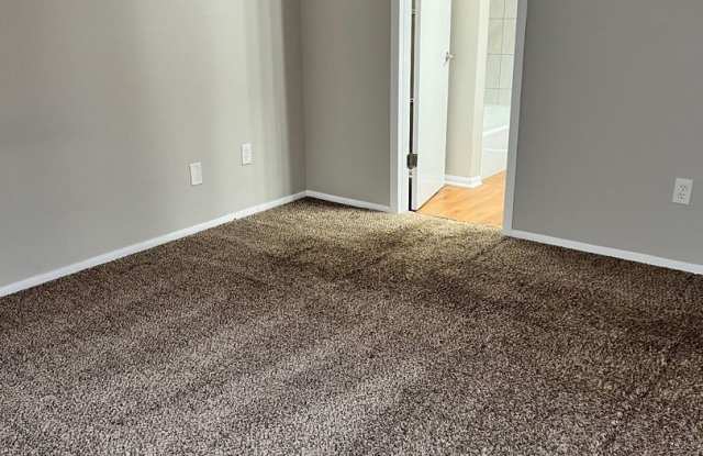 Charming Two-Bedroom Two-Bathroom Apartment in Prime Chesterton Location! Gallery 4