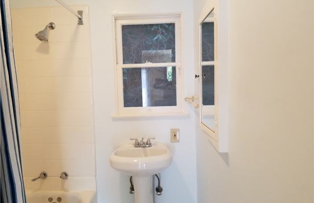 4409 Finley Avenue 1/2 Gallery 4